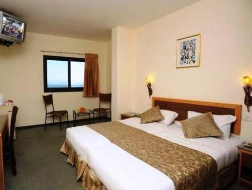 Nofim Hotel Тиберия Екстериор снимка